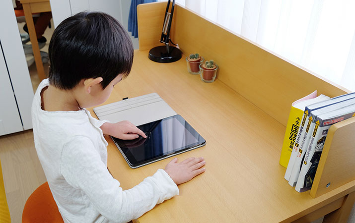 松阪市の全小中学校で一人一台のタブレット端末の貸与がスタート！