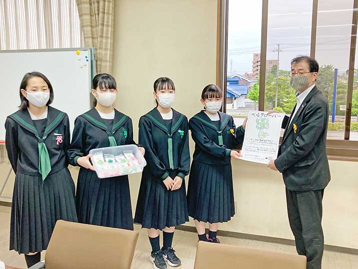 鎌田中学校の人権サークルが毎月11日にコロナ差別解消の啓蒙活動実施【ベルクローバー】
